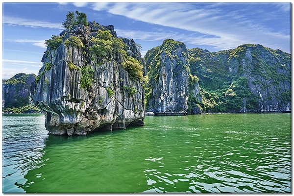 canvas-leinwandbild, berge, blau, grau, grun, klippen, landschaft, meer, meer-wasserfalle-seen, vietnam